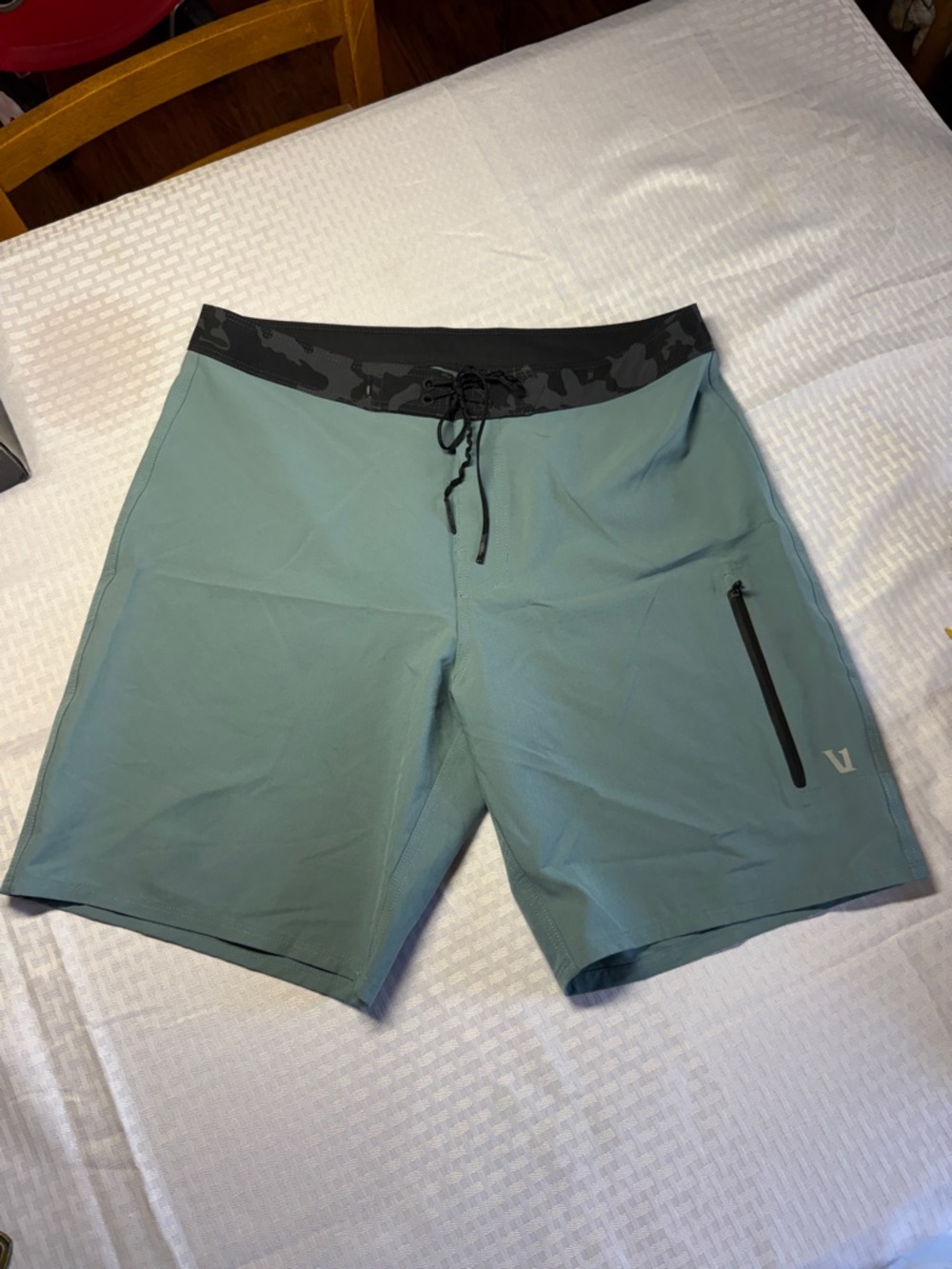 Men’s Vuori Infinity boardshorts size 32